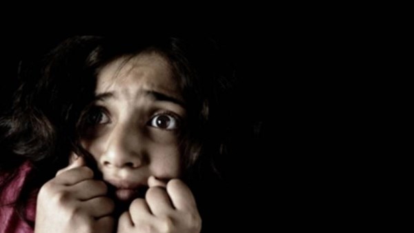 حليت في عنيه.. لص يتحـ.رش بفتاة أثناء سرقة شقتها بأكتوبر