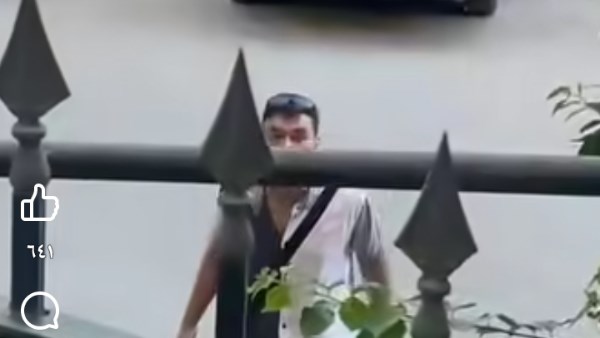 فضحها في الشارع وقدام بيتها.. خناقة رجل مع طليقته تشعل السوشيال ميديا