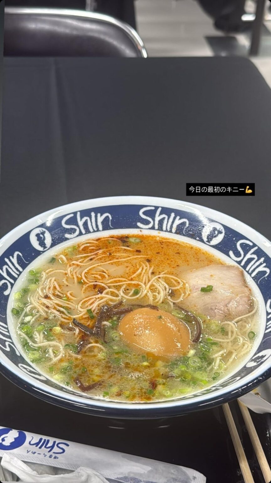 250830 تحديث قصة Nayeon Instagram - "First Kineem of the Day 💪" 💪 ~~~~ "آسف لقد استخدمت مترجم ههههههههههههههههههههههههههههههههههههههههههههههه