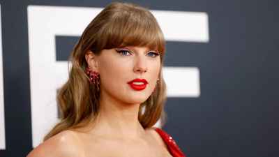 مدير سابق في الـFBI: تايلور سويفت علّمتني كيف أواجه المتنمرين مثل ترامب