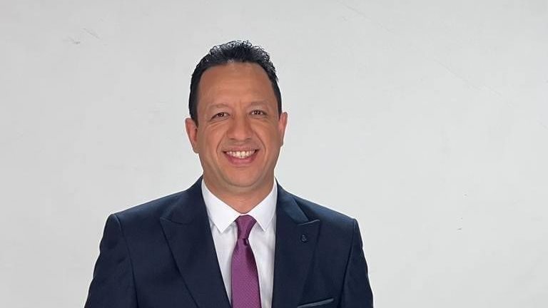 جاني بيعيّط لما طردوه من برنامج