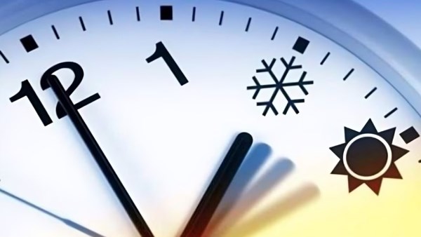 إرجاع الساعة 60 دقيقة رسميًا.. انطلاق التوقيت الشتوي 2025 بهذا التاريخ الساعة 12 صباحًا تعود 11 مساءً.. موعد انتهاء التوقيت الصيفي رسميًا