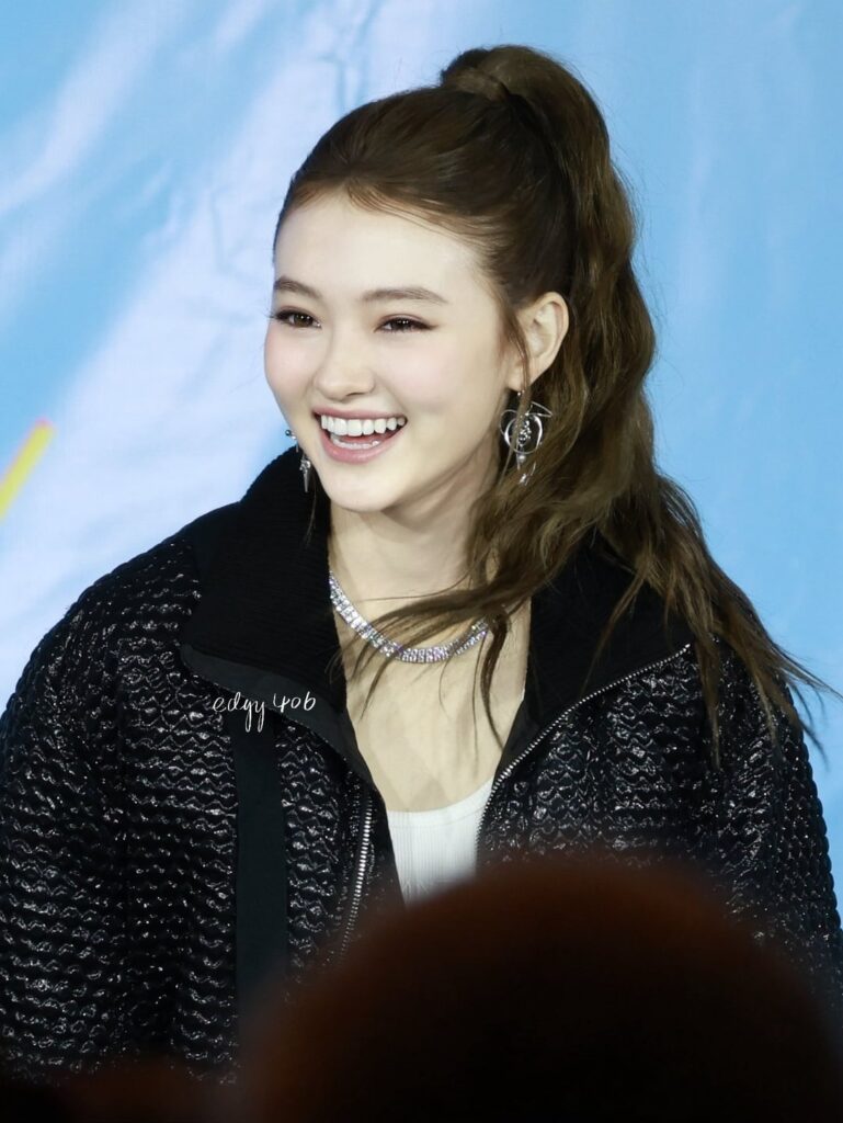 إيلا جروس إيلا جروس