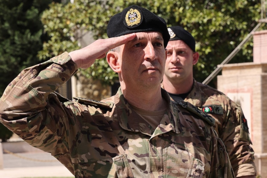 قائد الجيش: أستقيل ولا أَسفك الدماء - جريدة الأخبار