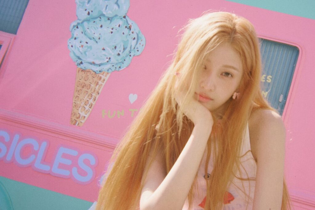Red Velvet Joy - The 1st Mini Album: From Joy ، with Love (Teaser Image 1 - Love Love)