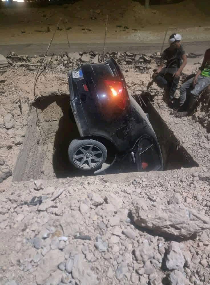 سقوط سيارة بداخلها زوجان فى حفرة بحدائق أكتوبر (2)