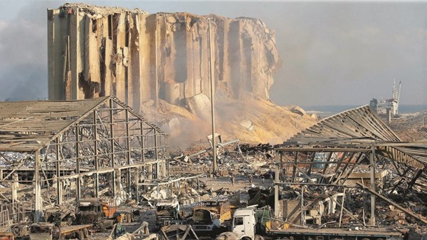 الرئيس اللبناني يتعهد بتحقيق العدالة من انفجار مرفأ بيروت
