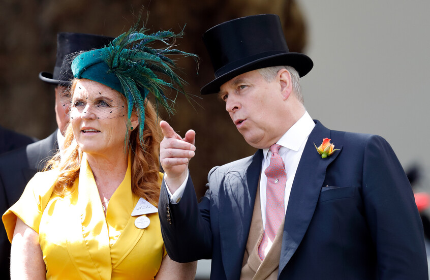 خبيرة في لغة الجسد تكشف حالة الأمير أندرو في أول ظهور علني له بعد صدور كتاب هز العائلة الملكية (صور)