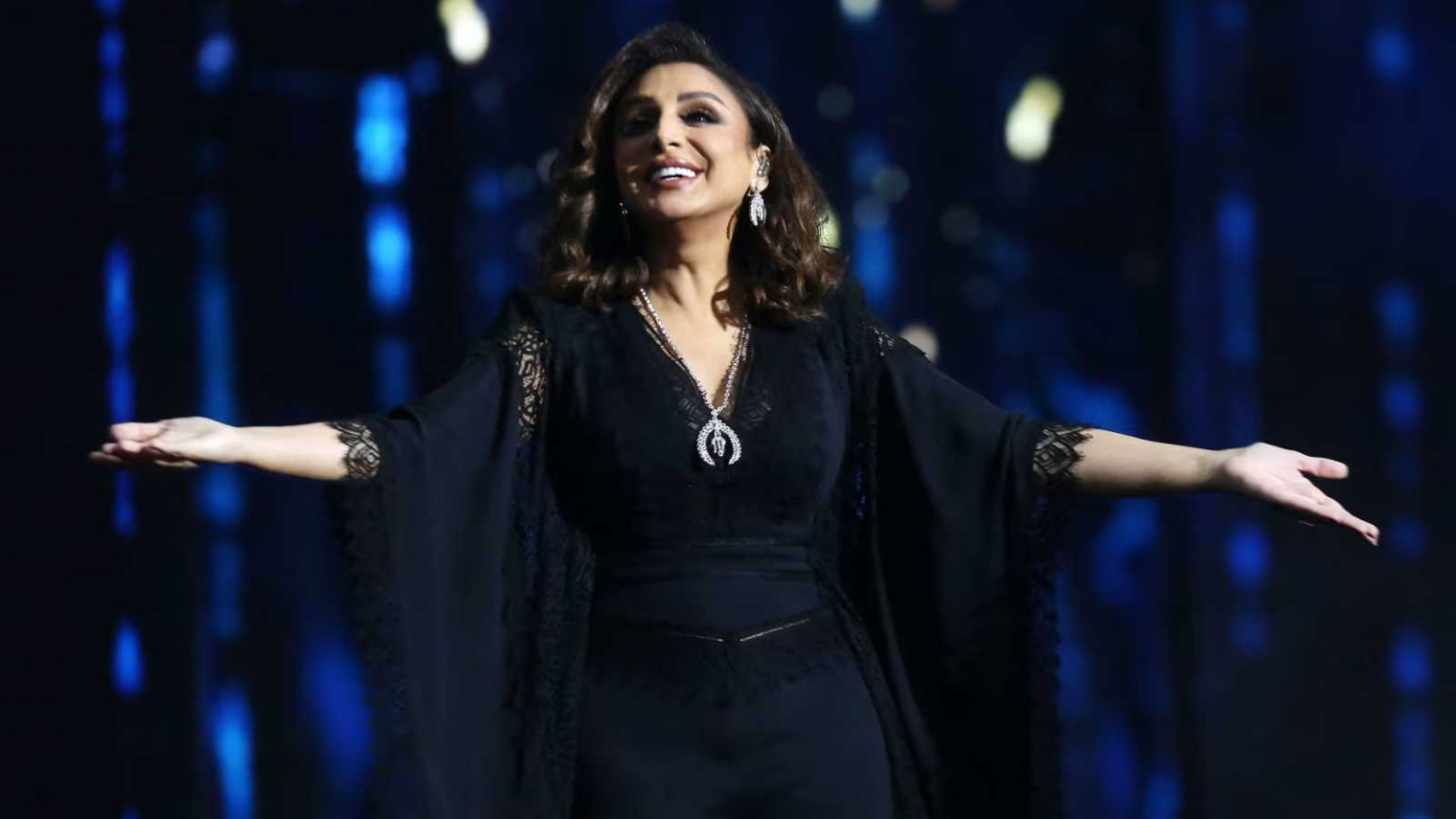 كانييه ويست يثير الجدل بصورة سيلفي غريبة