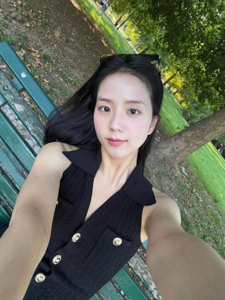 250809 تحديث JISOO IG