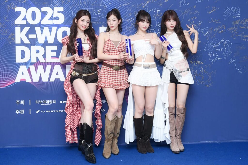 250827 K-World Dream Awards تحديث Twitter الرسمي مع Le Sserafim