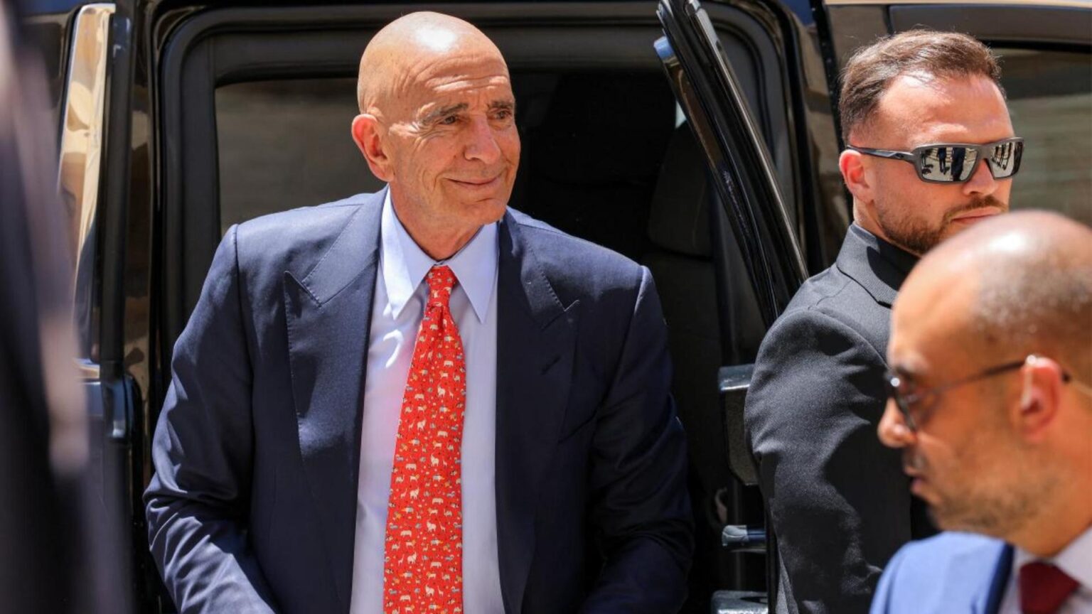 بين برّاك وأوتاغوس... ما الحقيقة من واشنطن؟