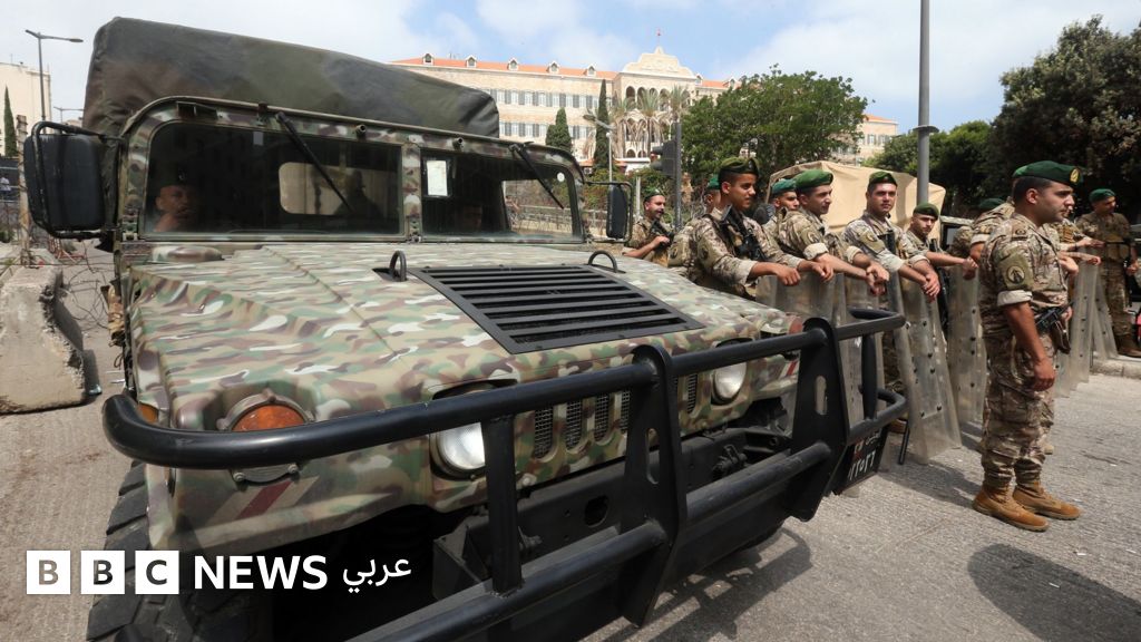 لبنان: إيران تعارض نزع سلاح حزب الله، ومقتل وإصابة جنود في انفجار ذخائر جنوبي البلاد