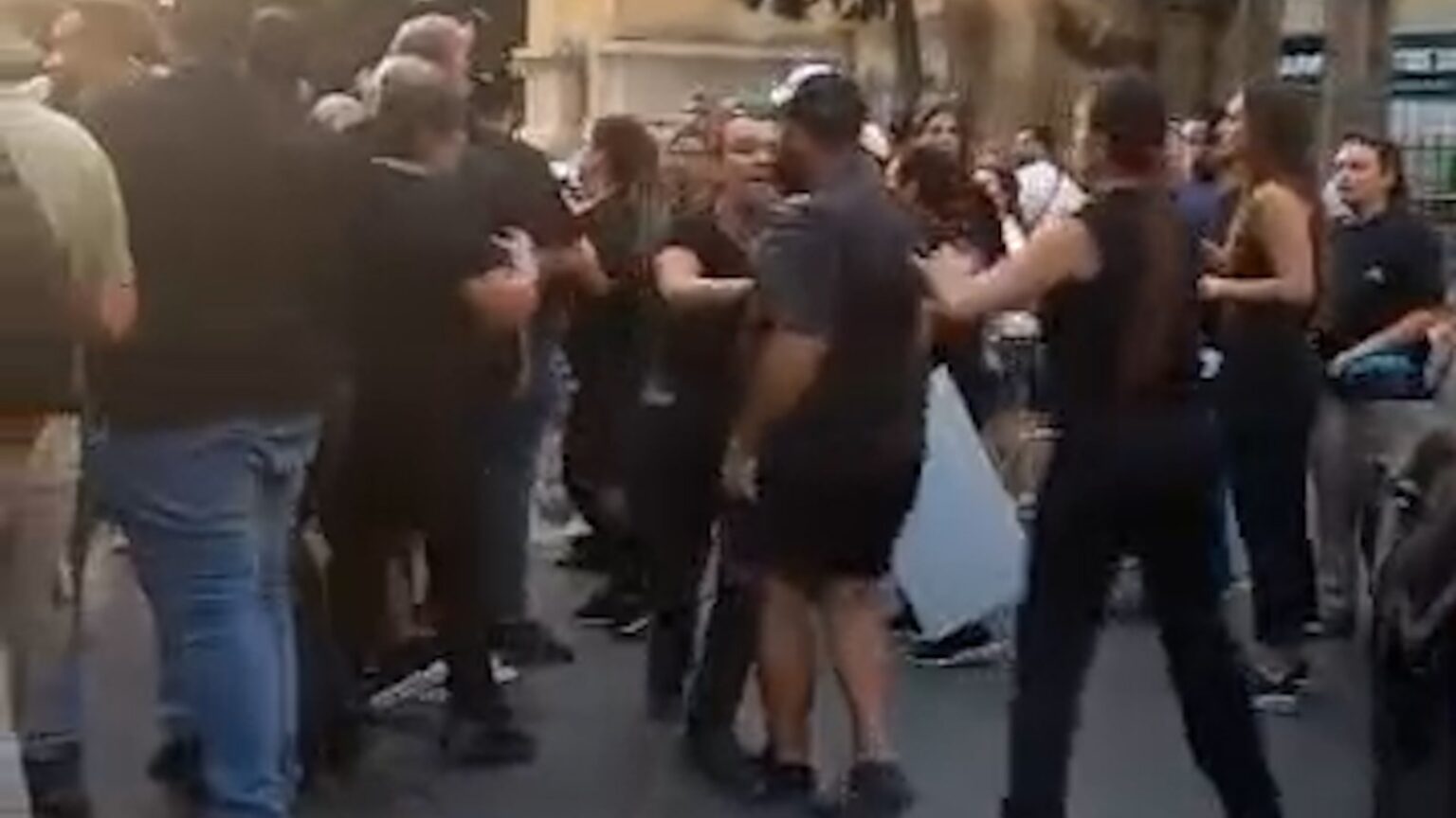 بالفيديو: الاعتداء على ويليم نون - MTV Lebanon