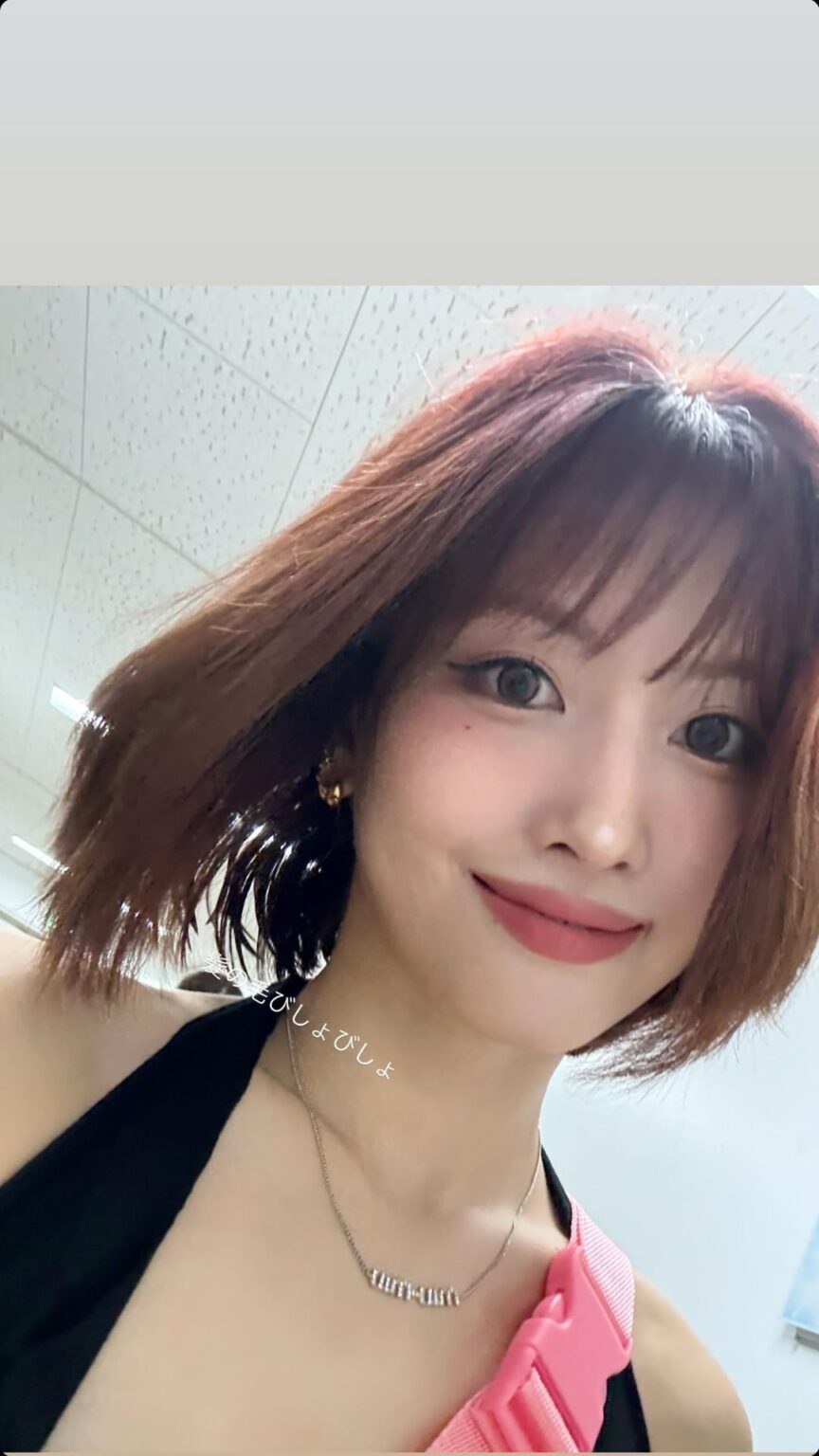 250831 تحديث قصة Momo Instagram مع Sana و Chaeyoung - "شعري غارق"