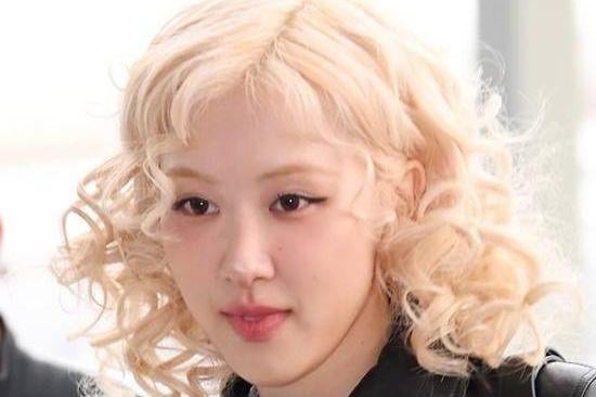 250830 Blackpink's Rosé Tops Celebrity YouTuber تصنيفًا بمبلغ 82 مليون دولار. الأرباح - صحيفة كوريا تايمز