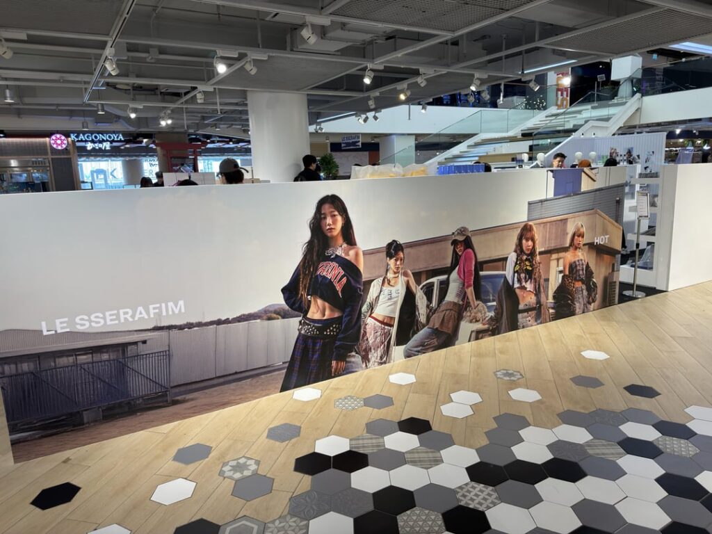 260806 Le Sserafim - صور بانكوك المنبثقة