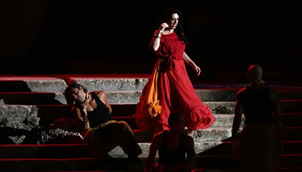 كارمن على أدراج بعلبك. (أ ف ب)