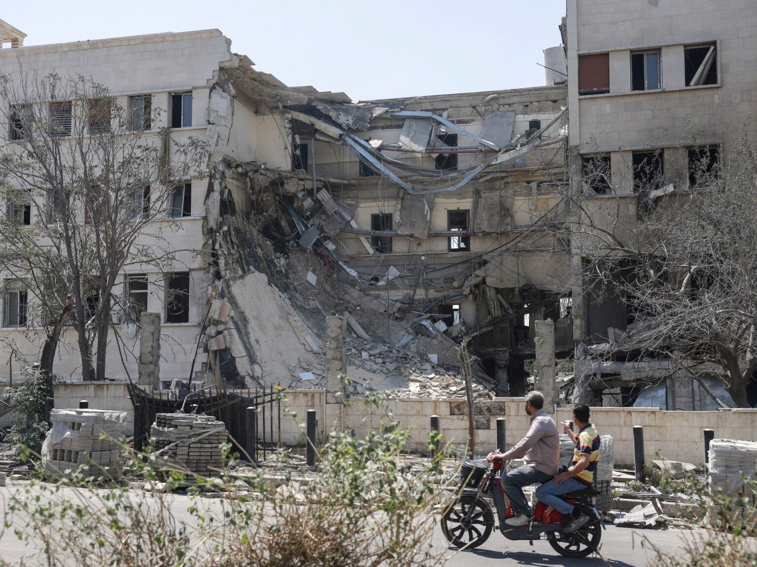 إسرائيل تكثف طلعاتها الجوية جنوب سوريا وتتوغل بالقنيطرة | أخبار