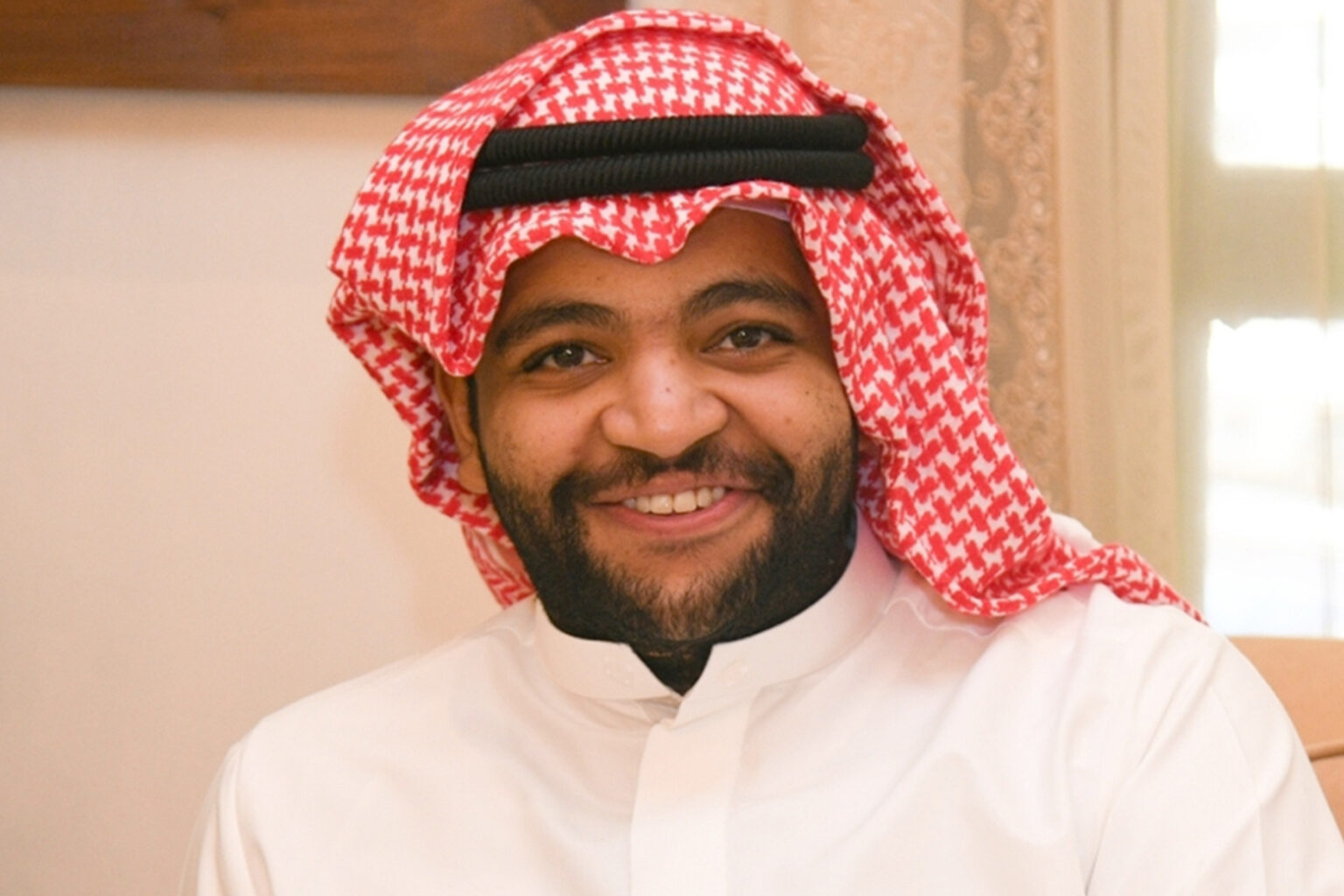 بعد سقوطه على المسرح.. خالد المظفر يطمئن جمهوره: "لن تنكسر عزيمتي" | فن