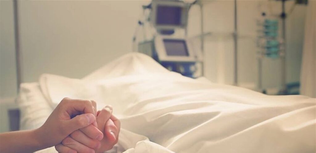 تعرّض لجلطة دماغية مُفاجئة على المسرح.. هذا ما حلّ بالفنان العربي الشهير (فيديو) Doc-P-1400373-638898983547145476.jpeg