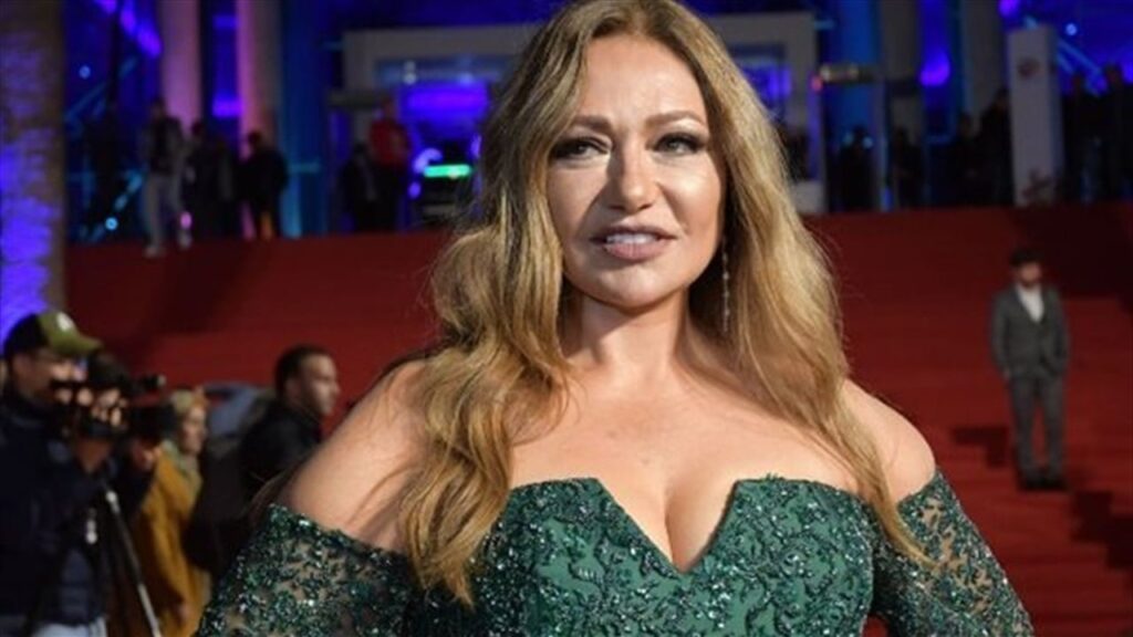 تفاصيل إصابة الفنانة ليلى علوي بحادث سير في الساحل