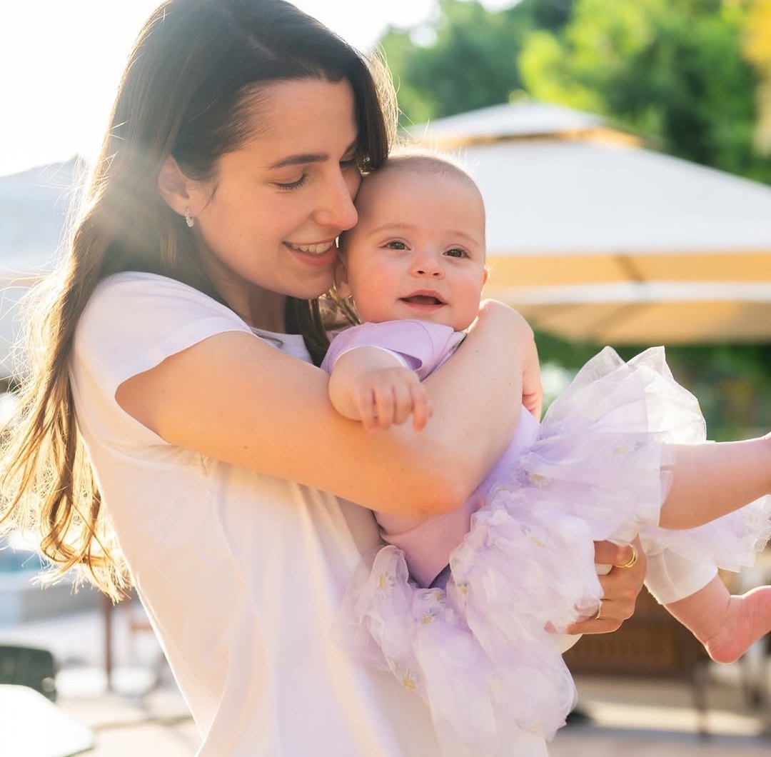 الاميرة رجوة مع ابنتها الاميرة ايمان الحسين (انستغرام)