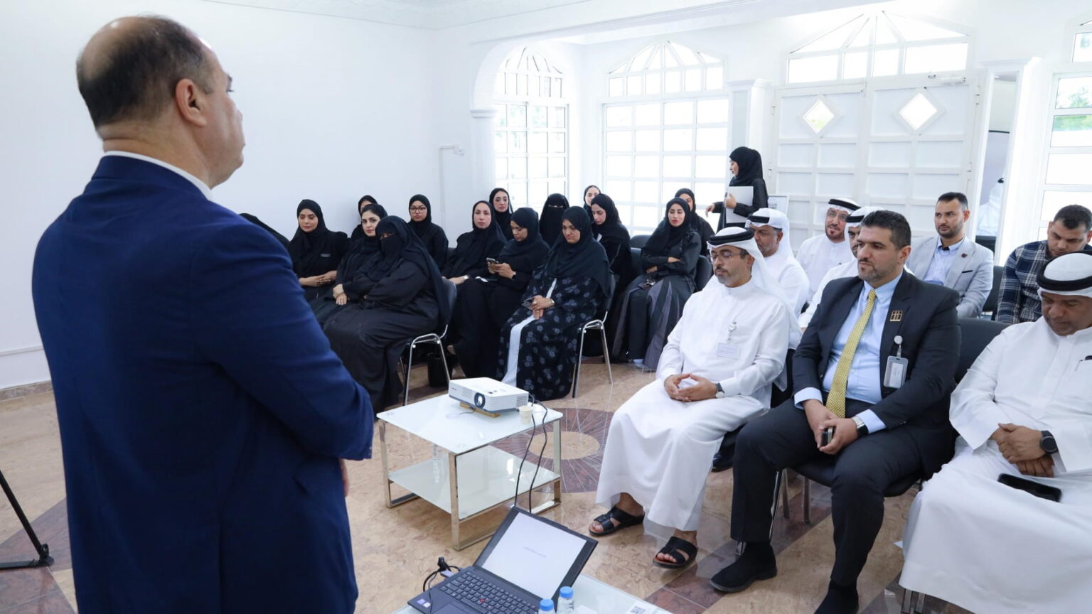 أولياء أمور كلباء ينفذ ورشة توعوية حول الذكاء الاصطناعي