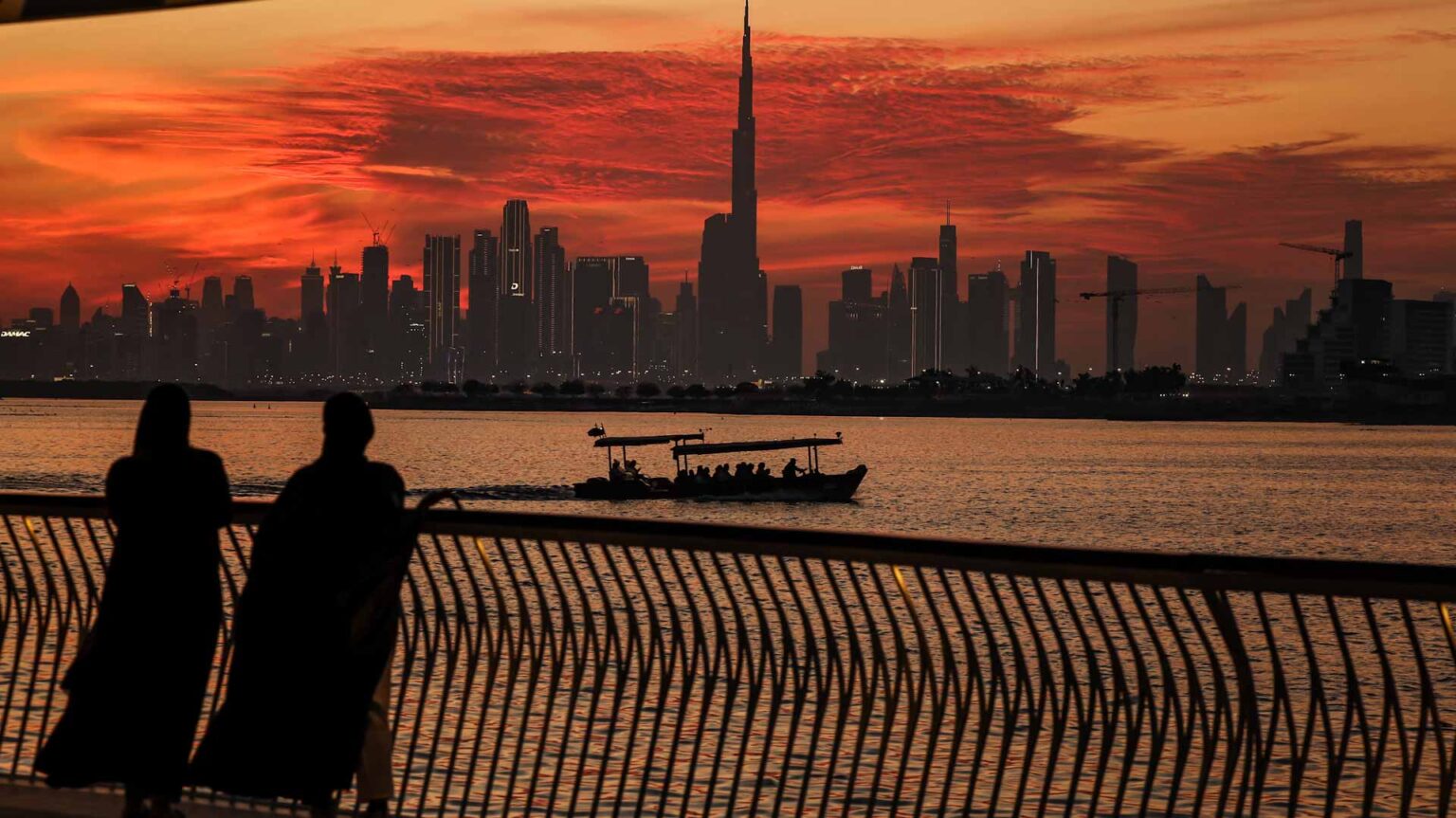 %100من أسر الخليج تتمتع بمياه شرب آمنة وكهرباء مستمرة