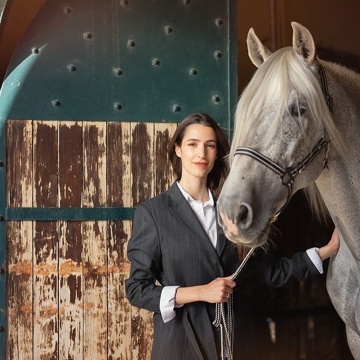 ركوب الخيل من ابرز هوايات الاميرة رجوة الحسين (انستغرام)