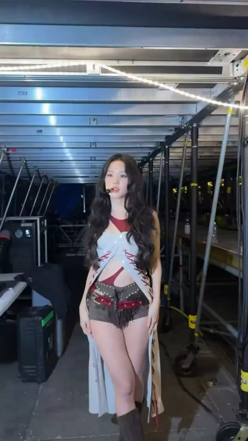 250812 Jisoo Weibo Update