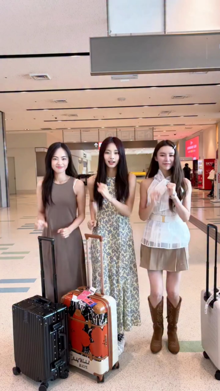 250817 chongtingyanelkie (CLC Elkie) instagram reels update with tzuyu - 𝕋𝕚𝕞𝕖 𝕥𝕠 𝕦𝕟𝕕𝕖𝕣 𝕥𝕙𝕖 𝕤𝕦𝕟 ☀ ☀ #friendstrip❤