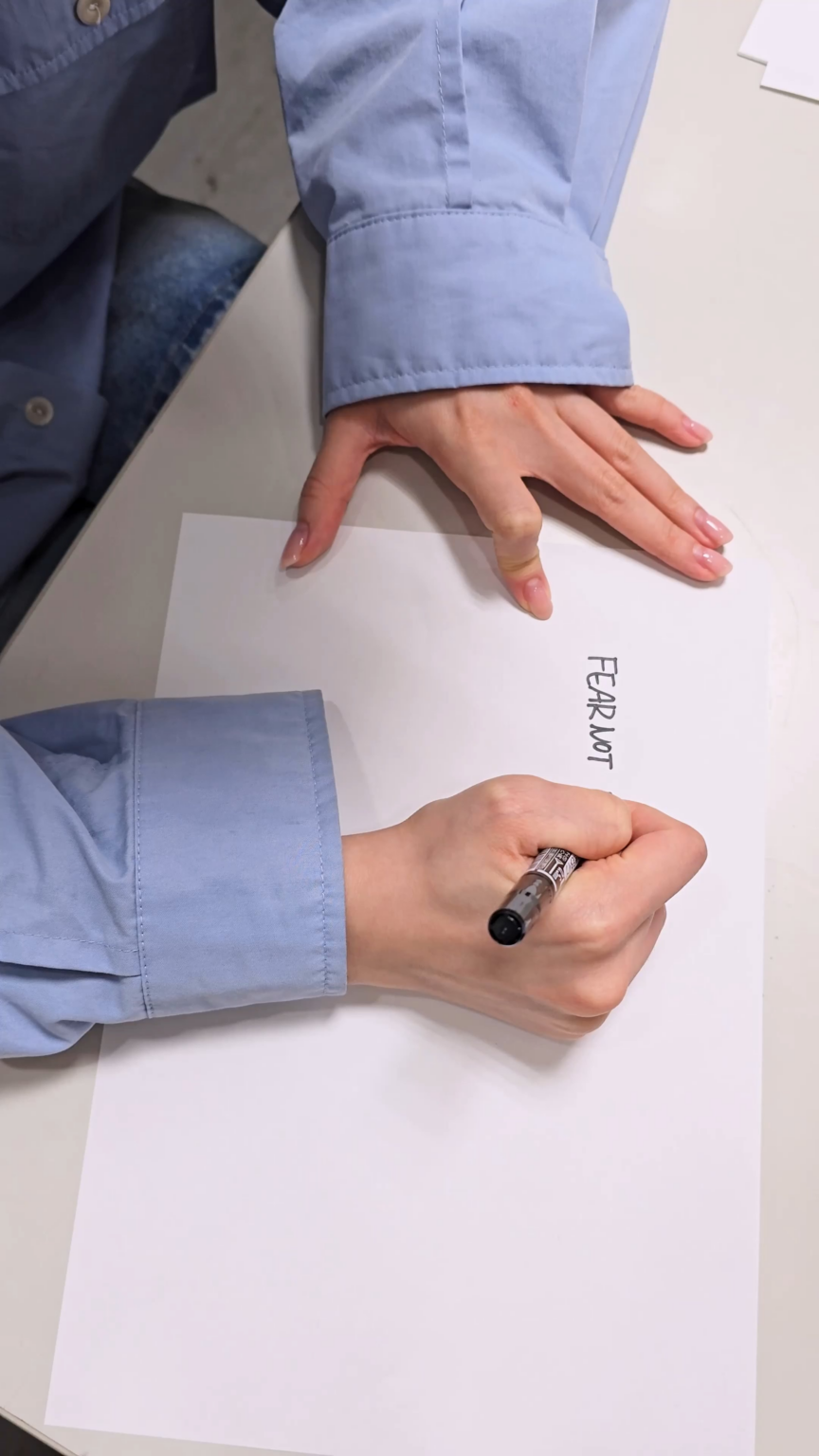 250806 le sserafim tiktok update - 🚨spoiler تنبيه: مجموعة بطاقة بريدية مكتوبة بخط اليد (Bangkok ver.)