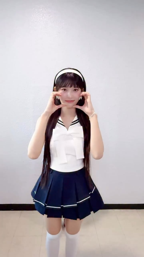 250810 Leeseo مع Yena - كونك فتاة جيدة تؤذي (تحدي الرقص)