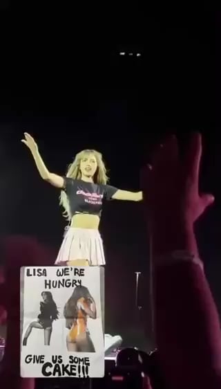 082507 مروحة: ليزا نحن جائع ، أعطنا بعض الكعكة !!!