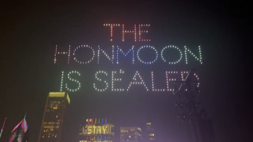 250803 Netflix Twitter Update - Twice Seals the Honmoon في Lollapalooza