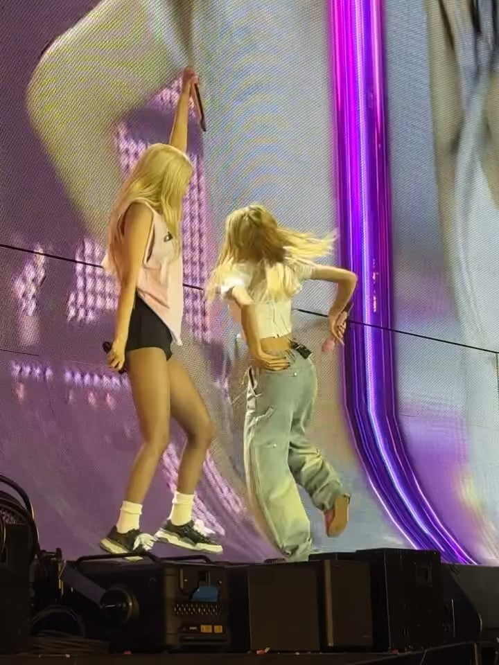 250822 heyalic_e ig Update w/ rosé & lisa