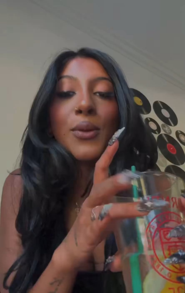 250808 Manonstiara Twitter Update - Katseye Lara على الاجتماع مرتين في Lollapalooza