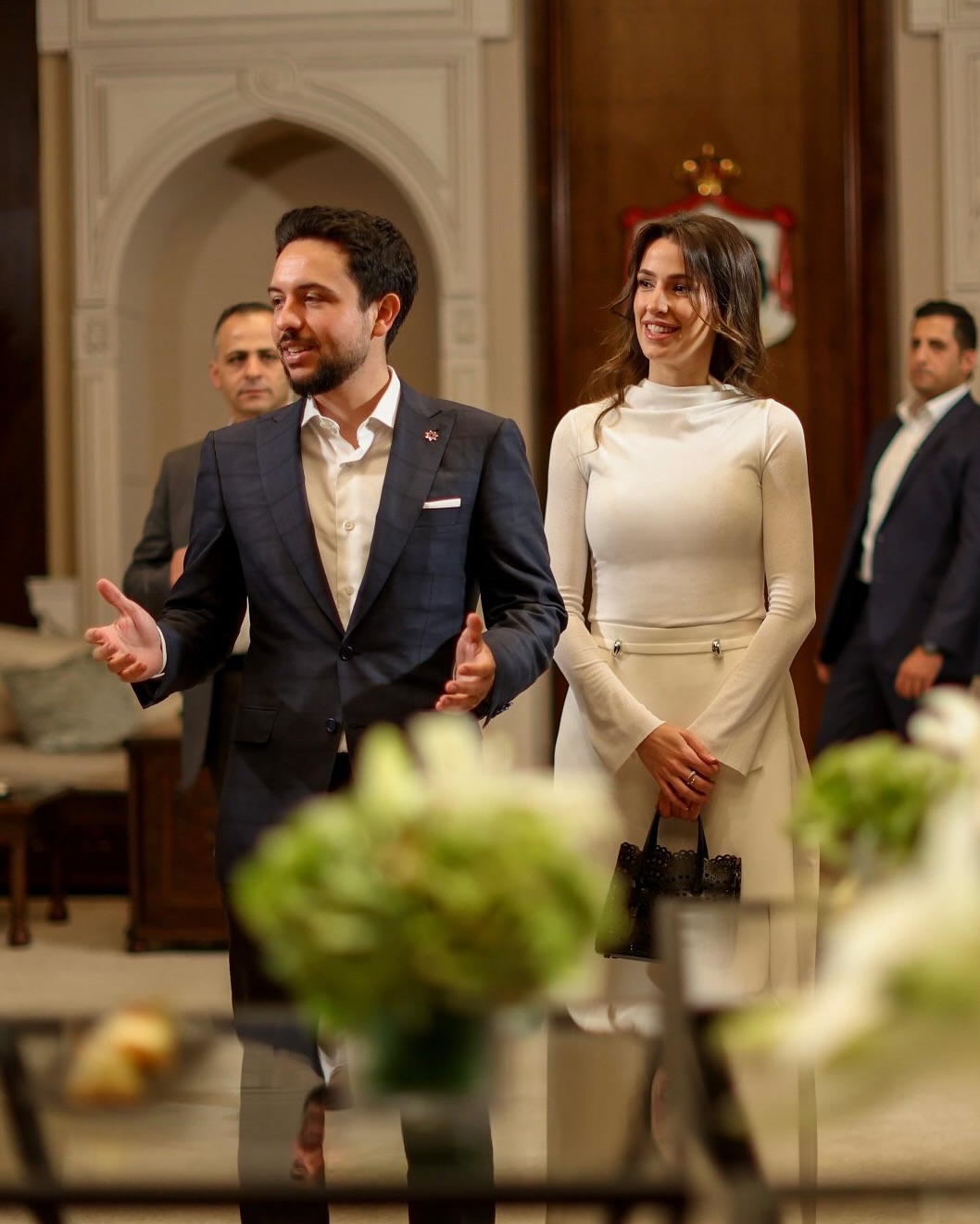 اطلالة الاميرة رجوة الحسين الجمالية بالأبيض (انستغرام)