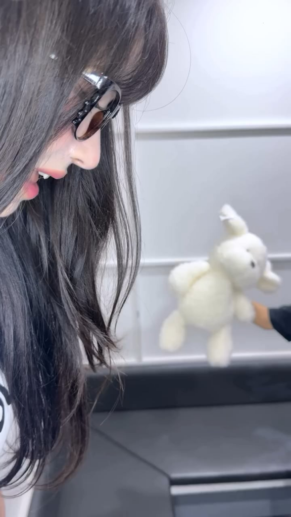250830 ive تحديث Tiktok الرسمي مع Rei - Talk Talk