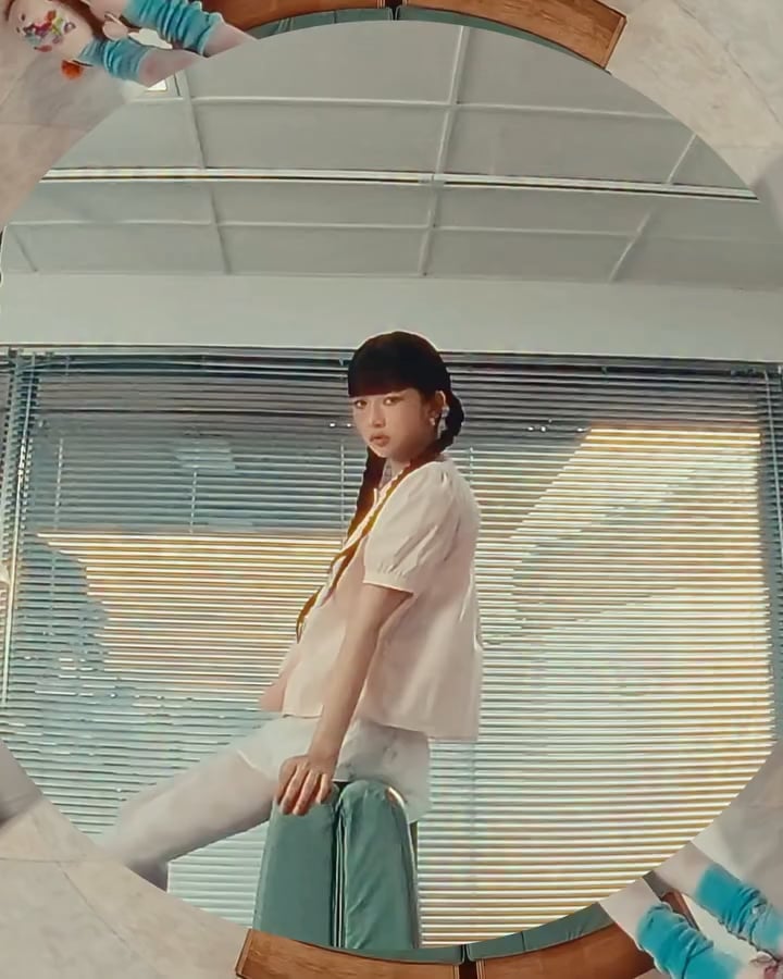 250826 Rei - Vogue Korea X Crocs (August 2025 إصدار فيلم الموضة)