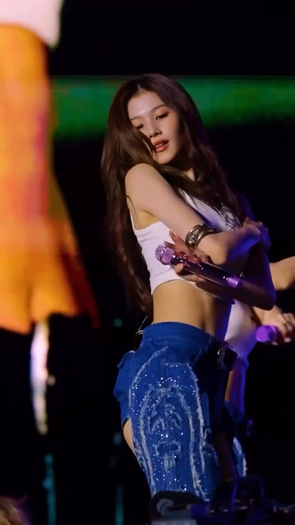 250803 Lollapalooza و Twicetagram Instagram Update - Sana ate down 🥹😍