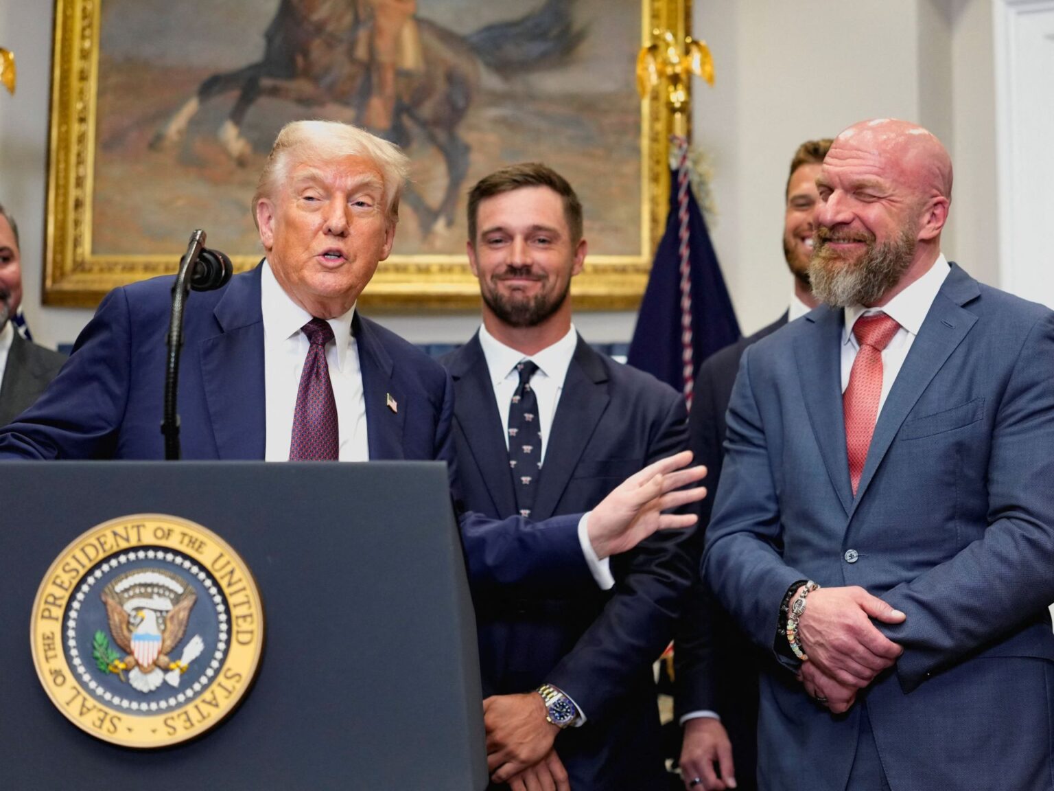 ترامب يُعين نجم المصارعة السابق تريبل إتش بالمجلس الرياضي الرئاسي | رياضة