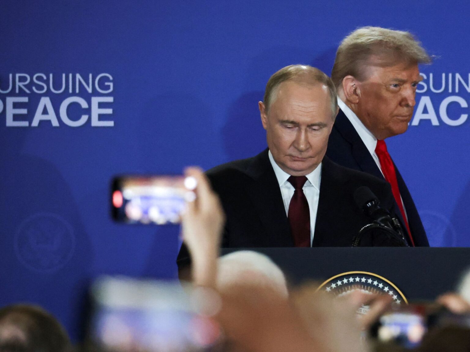 السلام المراوغ.. مناورة روسية وغربية تُبقي الحرب الأوكرانية معلقة | سياسة