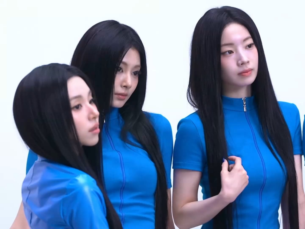 250715 - نادي الوجبات المدرسية (Chaeyoung و Tzuyu و Dahyun) باللون الأزرق!