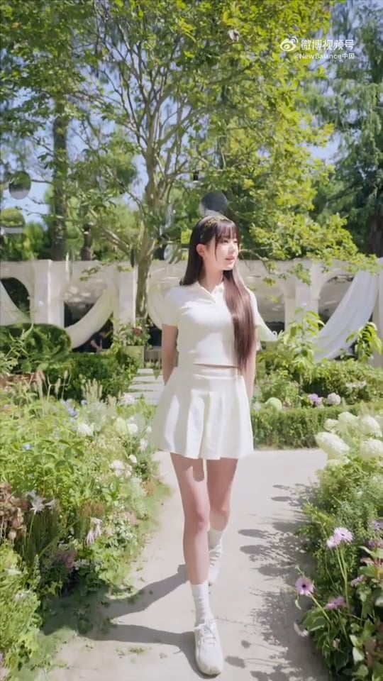 250818 Wonyoung - استكشاف الميزان الفني الجديد 204L مع Wonyoung