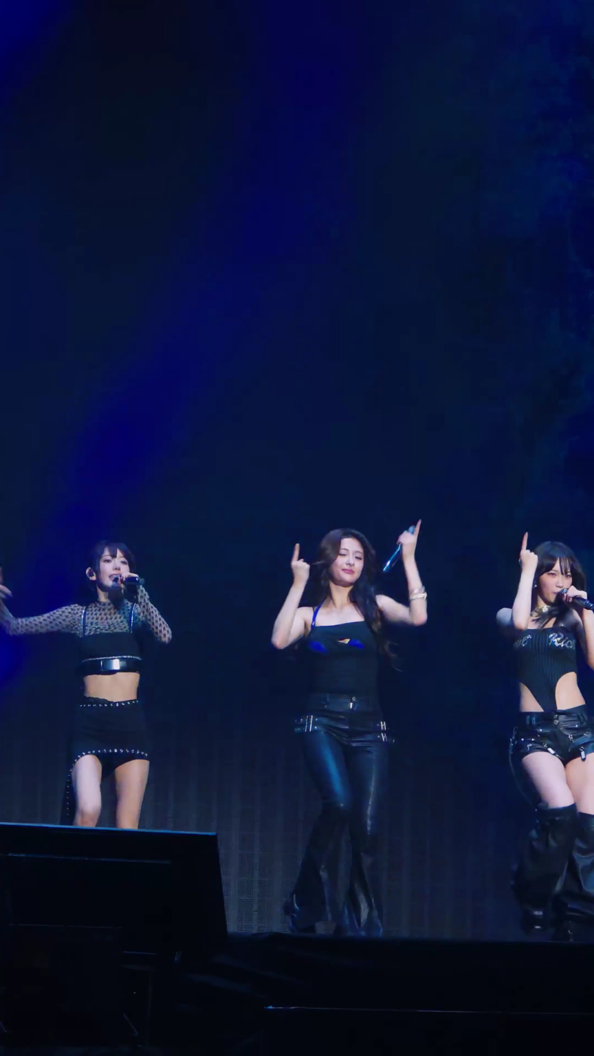 250817 Le Sserafim Tiktok Update (2) - شاهدني الآن @ 2025 Le Sserafim Tour "Easy Crazy Hot" في سنغافورة