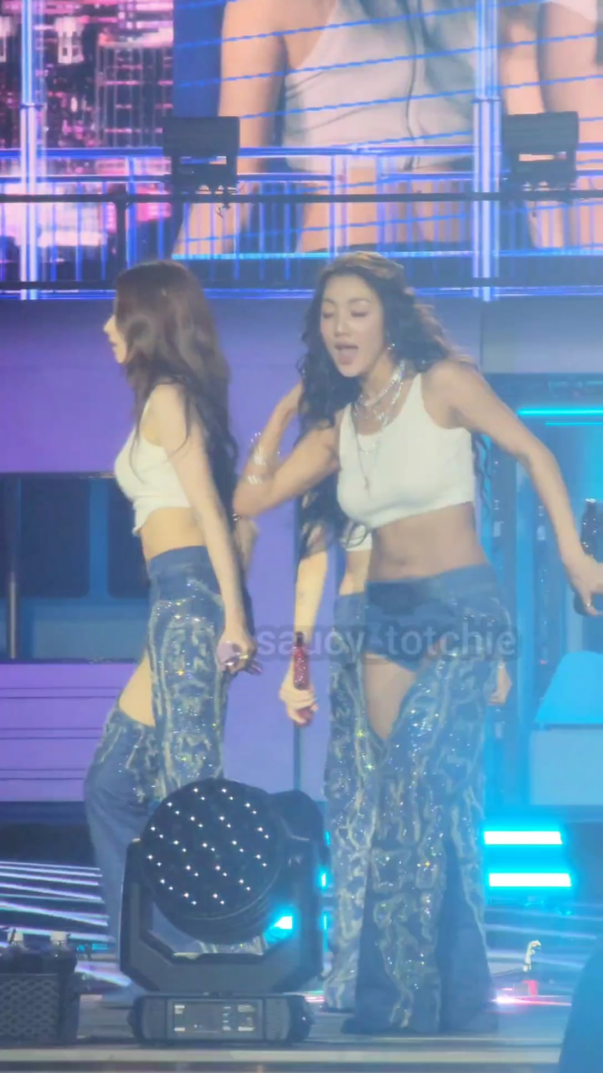 God Jihyo على العرض الكامل لـ Lollapalooza 080225