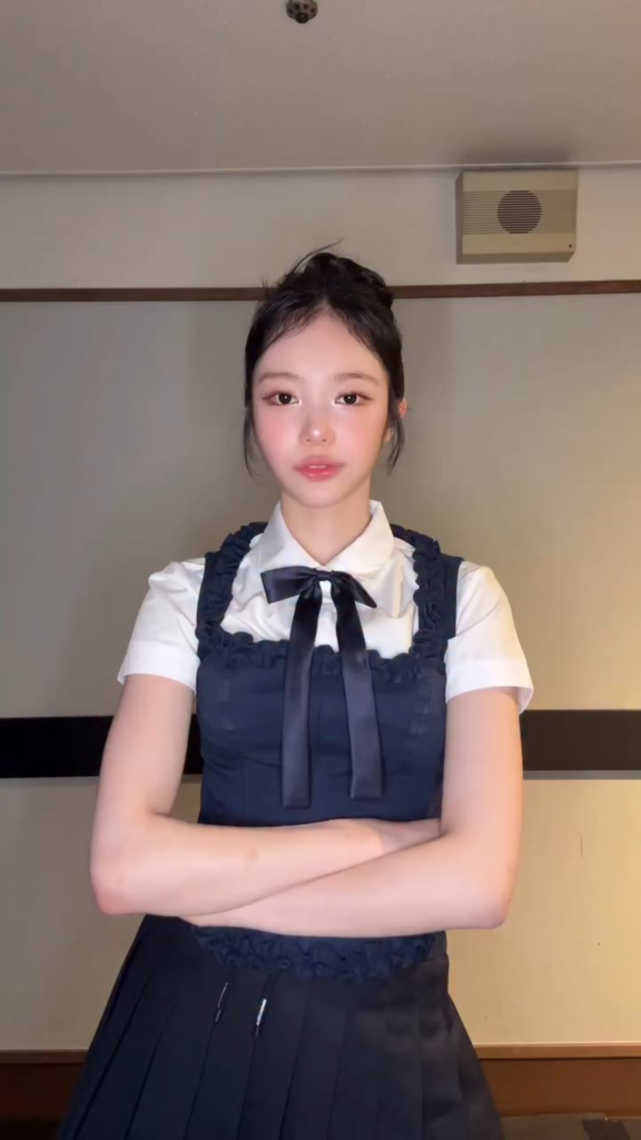 250811 Hearts2Hearts Instagram Update - 사랑 몬데 (ما هو غطاء الحب)