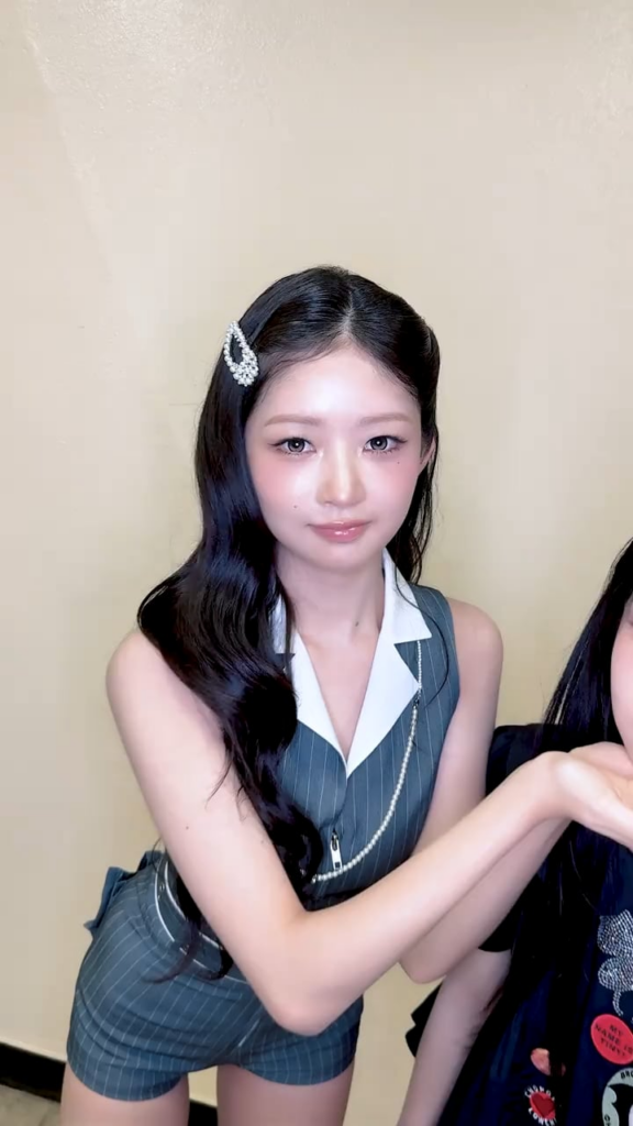 250827 ive تحديث Tiktok الرسمي مع REI - Xoxz Challenge مع Illit Wonhee